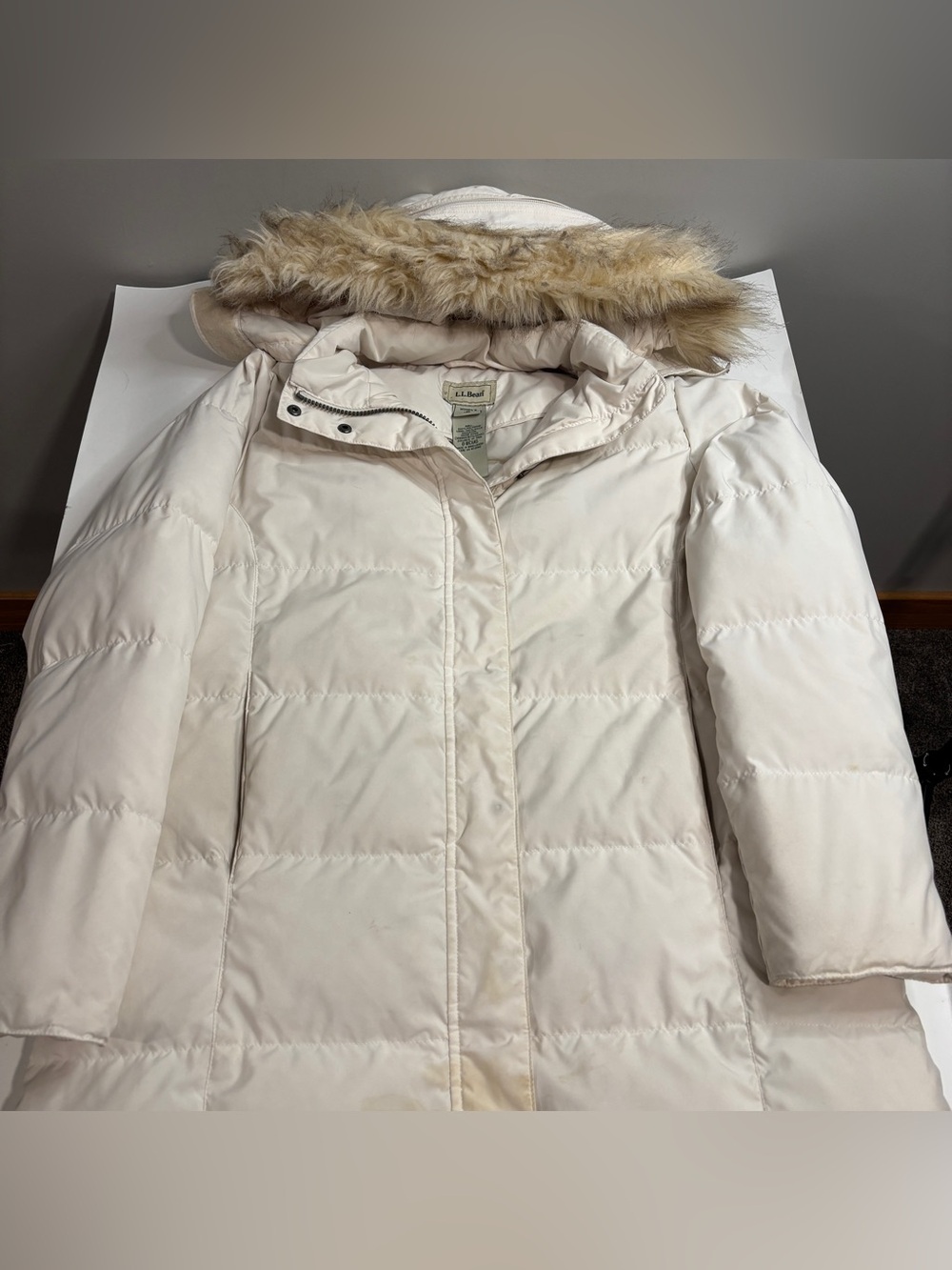 L.L. Bean Women's White Down Puffer Coat with Faux Fur Trim Hood, Size Medium